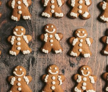 close up photo of cookies on wooden surface